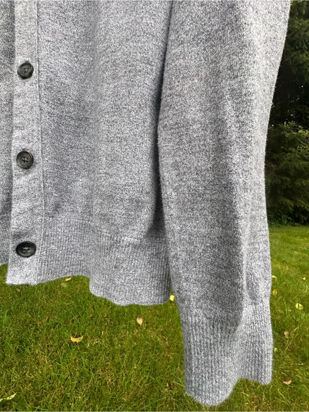 Banana Republic Cardigan Men’s V-Neck Button Sweater Soft Gray Classic Timeless